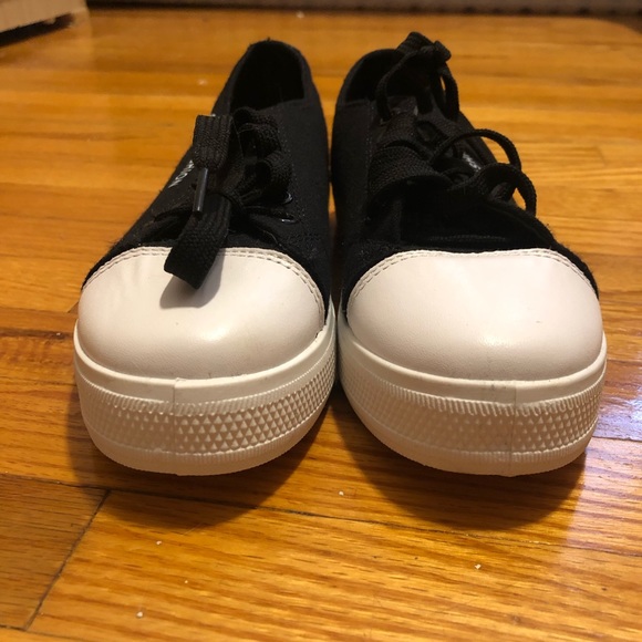 i’m selling never worn befor fashion shoes for size 5 - Picture 2 of 3